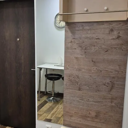 Cozy In The Center Of - Living Room, Bedroom And Bathroom アパート