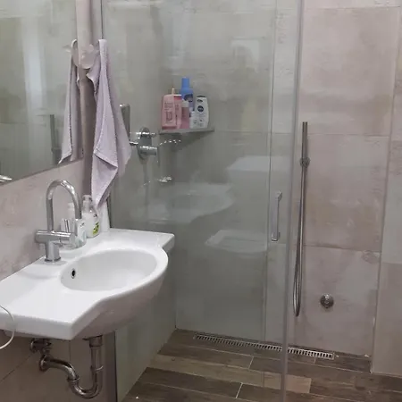 公寓 Cozy In The Center Of - Living Room, Bedroom And Bathroom