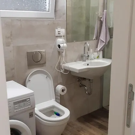 Cozy In The Center Of - Living Room, Bedroom And Bathroom 贝尔格莱德