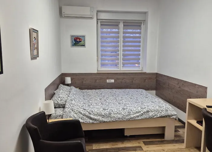 Cozy In The Center Of - Living Room, Bedroom And Bathroom Beograd