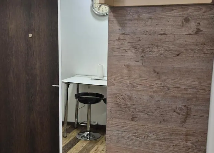 Cozy In The Center Of - Living Room, Bedroom And Bathroom アパート