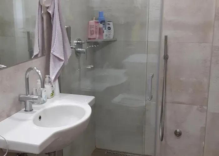 アパート Cozy In The Center Of - Living Room, Bedroom And Bathroom